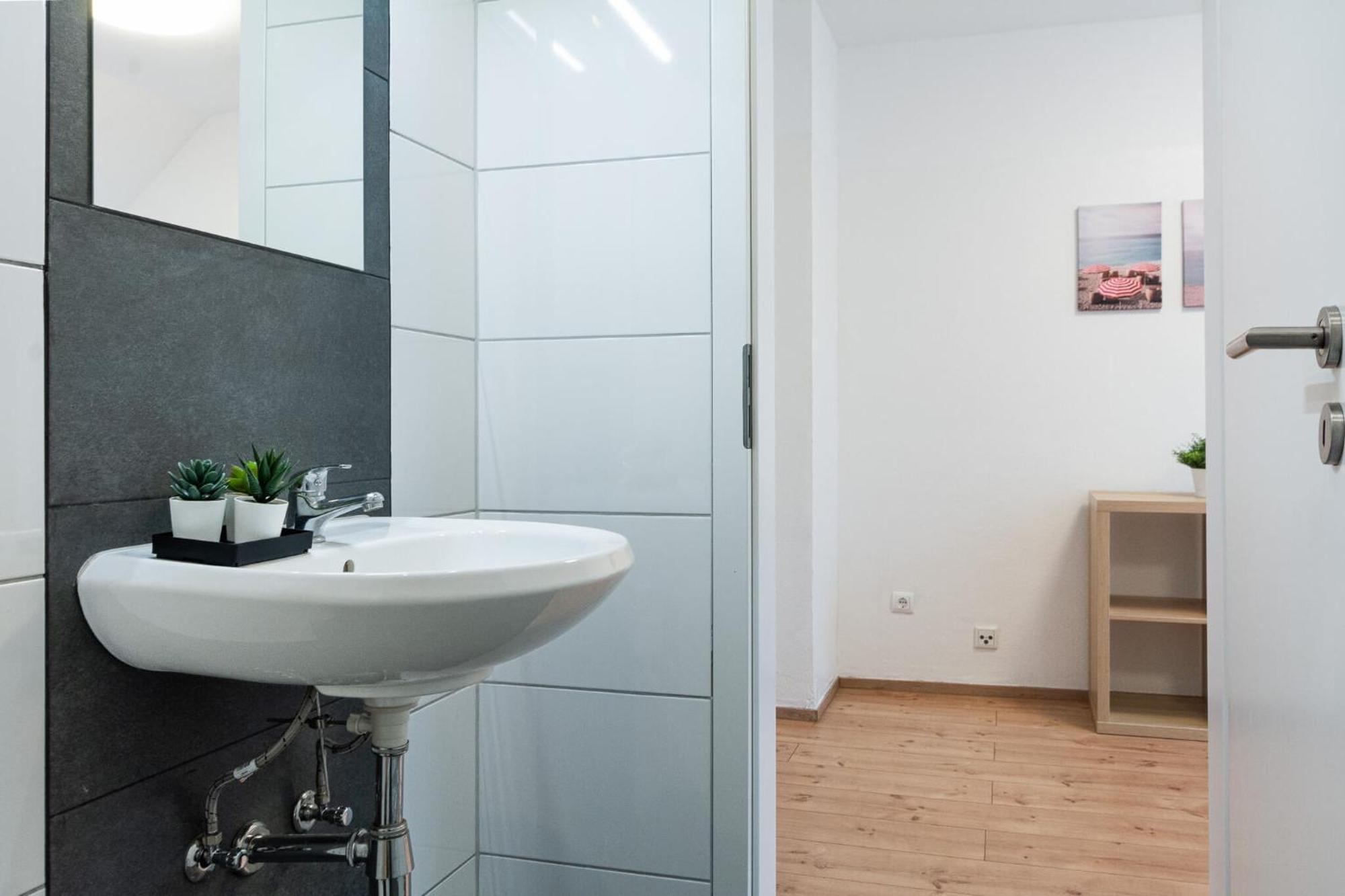T&K Apartments - Apartments 20 Min To Messe Dus クレーフェルト エクステリア 写真